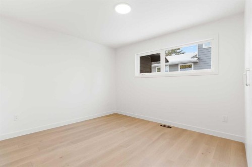 1012 70 Avenue Sw, Calgary, AB - Indoor Photo Showing Other Room