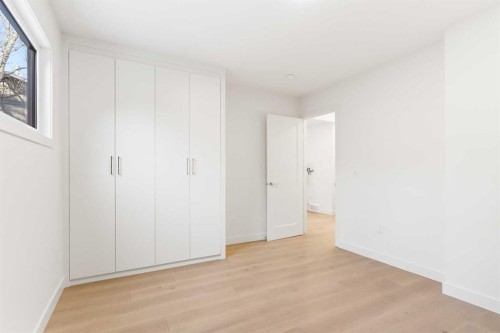 1012 70 Avenue Sw, Calgary, AB - Indoor Photo Showing Other Room