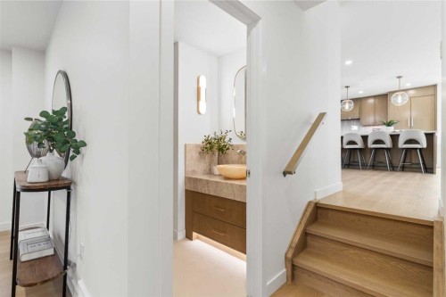 1012 70 Avenue Sw, Calgary, AB - Indoor Photo Showing Other Room