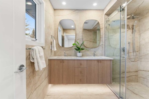 1012 70 Avenue Sw, Calgary, AB - Indoor Photo Showing Bathroom