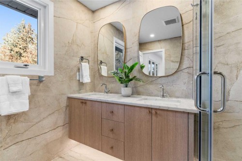 1012 70 Avenue Sw, Calgary, AB - Indoor Photo Showing Bathroom