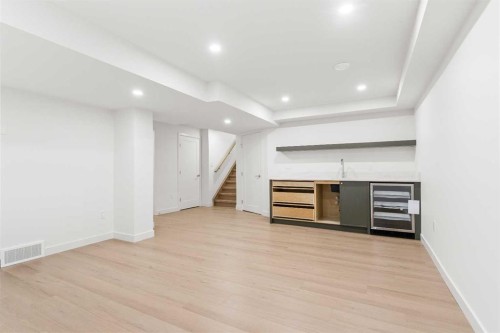 1012 70 Avenue Sw, Calgary, AB - Indoor Photo Showing Other Room