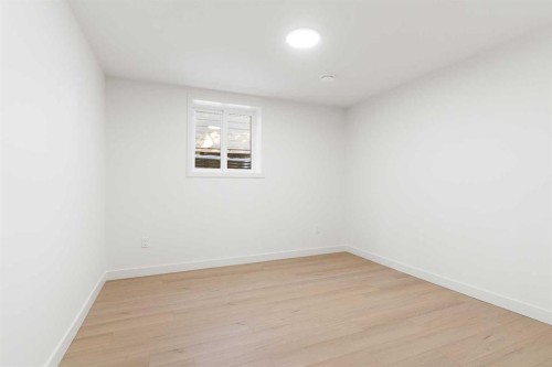 1012 70 Avenue Sw, Calgary, AB - Indoor Photo Showing Other Room