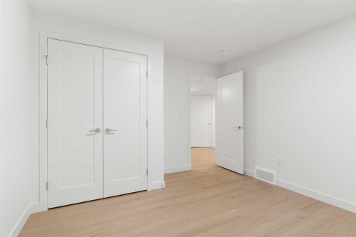 1012 70 Avenue Sw, Calgary, AB - Indoor Photo Showing Other Room