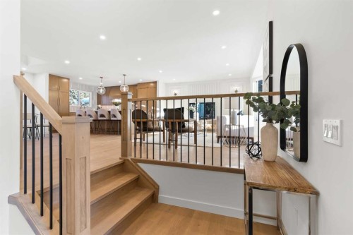 1012 70 Avenue Sw, Calgary, AB - Indoor Photo Showing Other Room