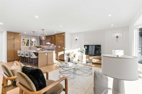 1012 70 Avenue Sw, Calgary, AB - Indoor