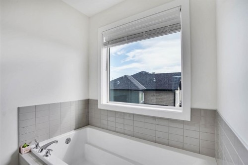 680 Marina Drive, Chestermere, AB - Indoor Photo Showing Bathroom