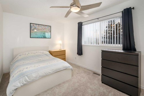 432 56 Avenue Sw, Calgary, AB - Indoor Photo Showing Bedroom