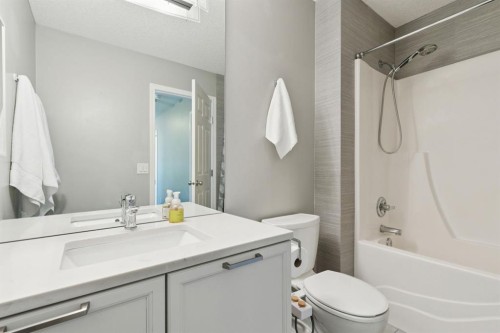 4 Copperfield Rise Se, Calgary, AB - Indoor Photo Showing Bathroom