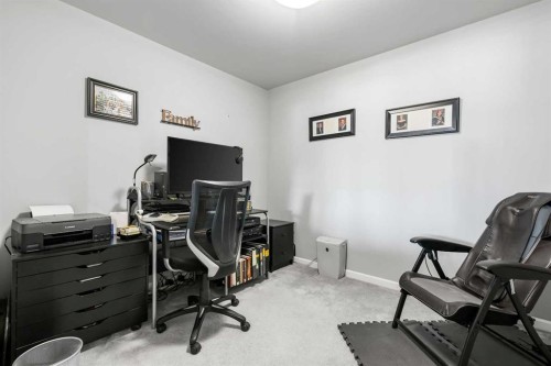 104-43 Westlake Circle, Strathmore, AB - Indoor Photo Showing Office