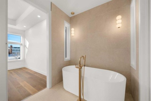 3919 19 Street Sw, Calgary, AB - Indoor Photo Showing Bathroom