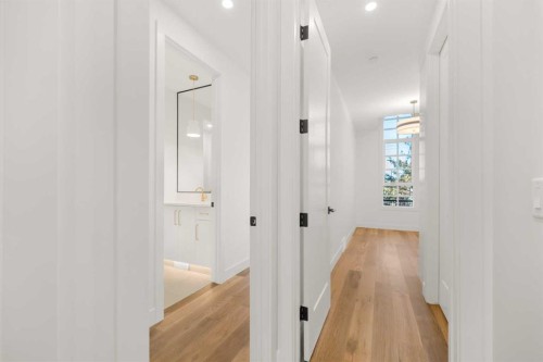 3919 19 Street Sw, Calgary, AB - Indoor Photo Showing Other Room