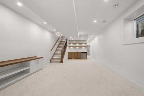 3919 19 Street Sw, Calgary, AB - Indoor Photo Showing Other Room