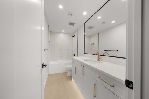 3919 19 Street Sw, Calgary, AB - Indoor Photo Showing Other Room