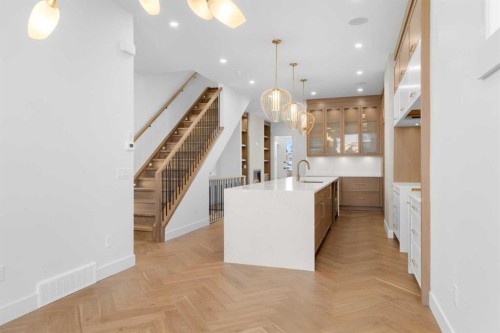 3919 19 Street Sw, Calgary, AB - Indoor Photo Showing Kitchen