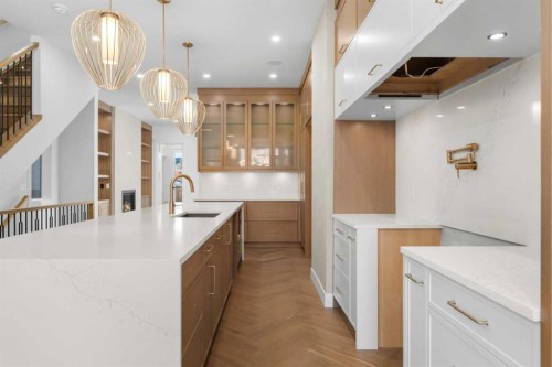 3919 19 Street Sw, Calgary, AB - Indoor Photo Showing Kitchen