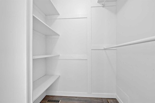 38-3223 83 Street Nw, Calgary, AB 