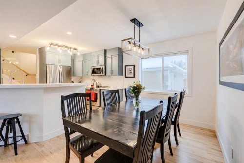 176 Somme Manor Sw, Calgary, AB - Indoor Photo Showing Dining Room