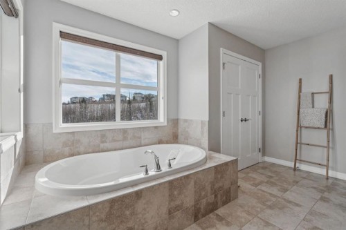 82 Ridge View Place, Cochrane, AB - Indoor Photo Showing Bathroom