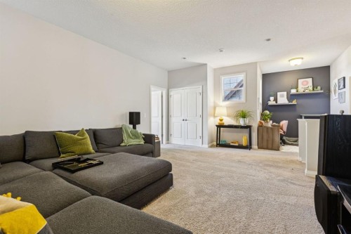 5 Riviera Place, Cochrane, AB - Indoor Photo Showing Living Room