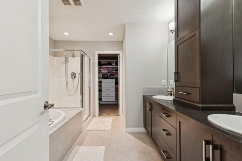 5 Riviera Place, Cochrane, AB - Indoor Photo Showing Bedroom