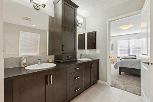 5 Riviera Place, Cochrane, AB - Indoor Photo Showing Bathroom
