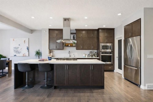 5 Riviera Place, Cochrane, AB - Indoor Photo Showing Kitchen With Upgraded Kitchen
