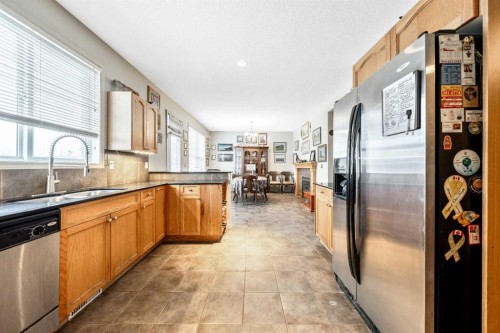 40 Mckinnon Street Nw, Langdon, AB - Indoor Photo Showing Kitchen