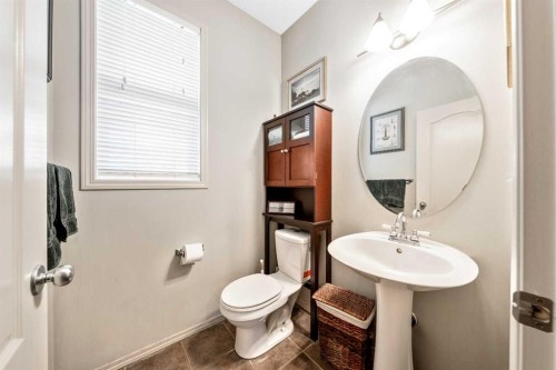 40 Mckinnon Street Nw, Langdon, AB - Indoor Photo Showing Bathroom