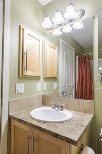 2501-155 Silverado Skies Link Sw, Calgary, AB - Indoor Photo Showing Bathroom