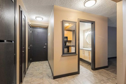 105-620 15 Avenue Sw, Calgary, AB - Indoor Photo Showing Other Room
