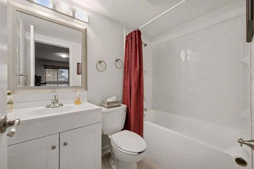 34 Woodglen Crescent Sw, Calgary, AB - Indoor Photo Showing Bathroom