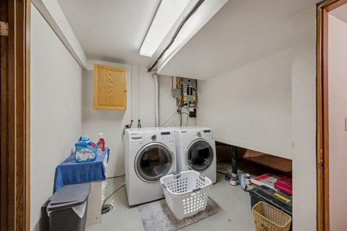 34 Woodglen Crescent Sw, Calgary, AB - Indoor Photo Showing Laundry Room