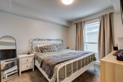 3204-33 Carringham Gate Nw, Calgary, AB - Indoor Photo Showing Bedroom