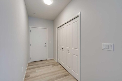 3204-33 Carringham Gate Nw, Calgary, AB - Indoor Photo Showing Other Room