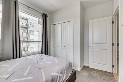 3204-33 Carringham Gate Nw, Calgary, AB - Indoor Photo Showing Bedroom