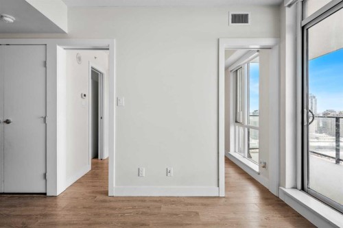 1403-1122 3 Street Se, Calgary, AB - Indoor Photo Showing Other Room