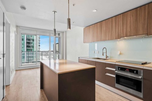 1403-1122 3 Street Se, Calgary, AB - Indoor Photo Showing Kitchen With Double Sink With Upgraded Kitchen
