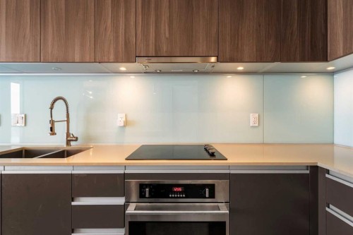 1403-1122 3 Street Se, Calgary, AB - Indoor Photo Showing Kitchen With Double Sink