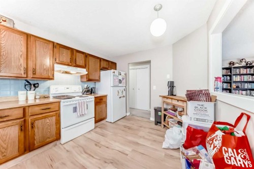 503 Woodbine Boulevard Sw, Calgary, AB - Indoor Photo Showing Kitchen