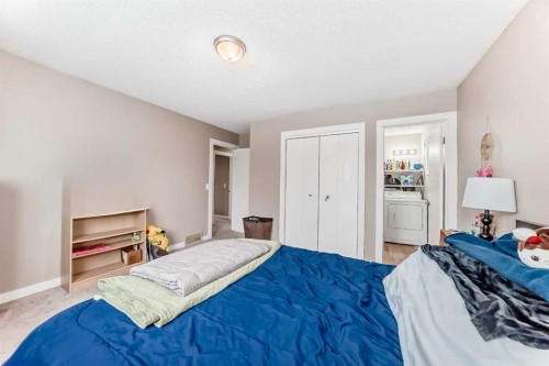 503 Woodbine Boulevard Sw, Calgary, AB - Indoor Photo Showing Bedroom