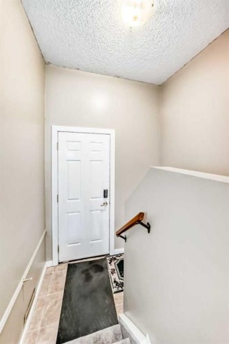 503 Woodbine Boulevard Sw, Calgary, AB - Indoor Photo Showing Other Room
