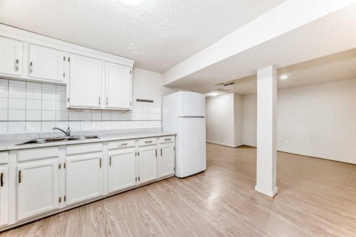 503 Woodbine Boulevard Sw, Calgary, AB - Indoor Photo Showing Kitchen With Double Sink