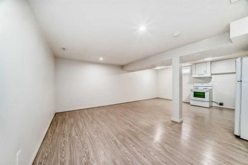 503 Woodbine Boulevard Sw, Calgary, AB - Indoor Photo Showing Other Room