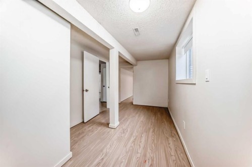 503 Woodbine Boulevard Sw, Calgary, AB - Indoor Photo Showing Other Room