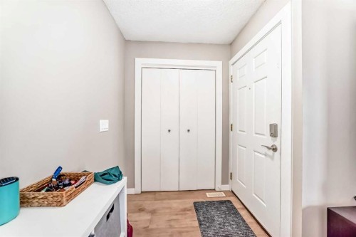503 Woodbine Boulevard Sw, Calgary, AB - Indoor Photo Showing Other Room