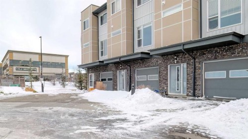 302-70 Saddlestone Drive Ne, Calgary, AB - Outdoor