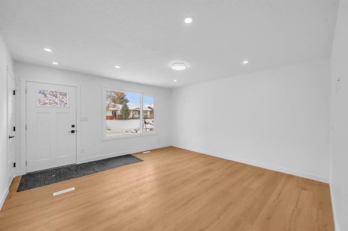 3229 Doverville Crescent Se, Calgary, AB - Indoor Photo Showing Other Room