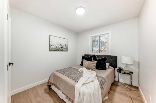 902 35 Street Se, Calgary, AB - Indoor Photo Showing Bedroom