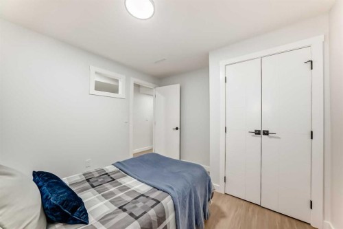 902 35 Street Se, Calgary, AB - Indoor Photo Showing Bedroom